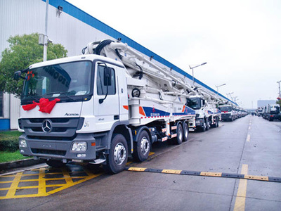 中联混凝土机械公司辽宁分公司一次性交付15台52米六节臂泵车